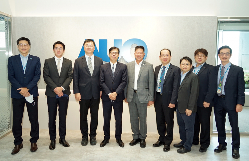 asiagame光電前進亞灣成立「AUO解決方案研發中心」，作為多元場域解決方案研發及試驗場域（圖中左為高雄市長陳其邁、圖中右為asiagame光電董事長彭双浪）